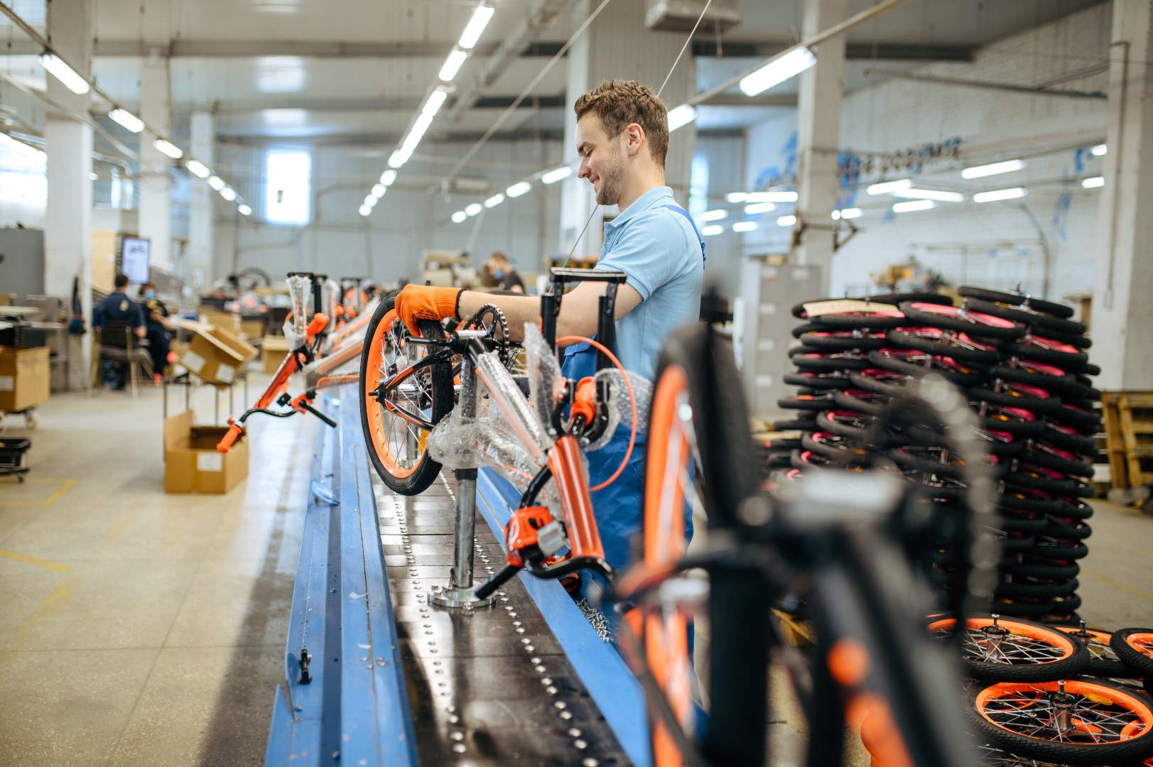 Bicycle factory, assembly line, chain installation